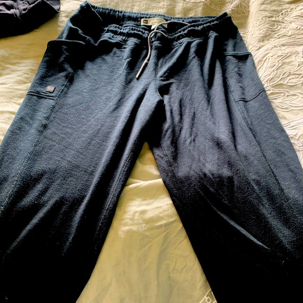 MEC black comfy capris